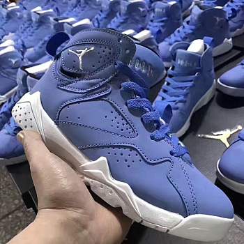AIR JORDAN 7 RETRO NORTH CAROLINA BLUE 