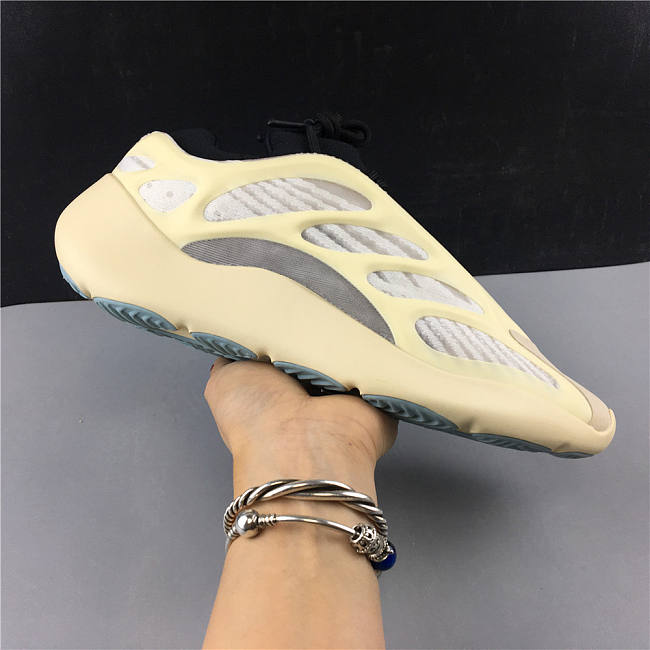 Adidas Yeezy 700 V3 Azael  FW4980 - 1