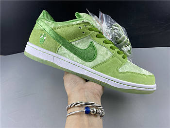 Strange Love X Nike SB Dunk Low Pro Green CT2552-300 