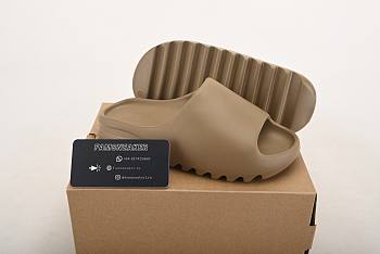 Yeezy Slide Earth Brown