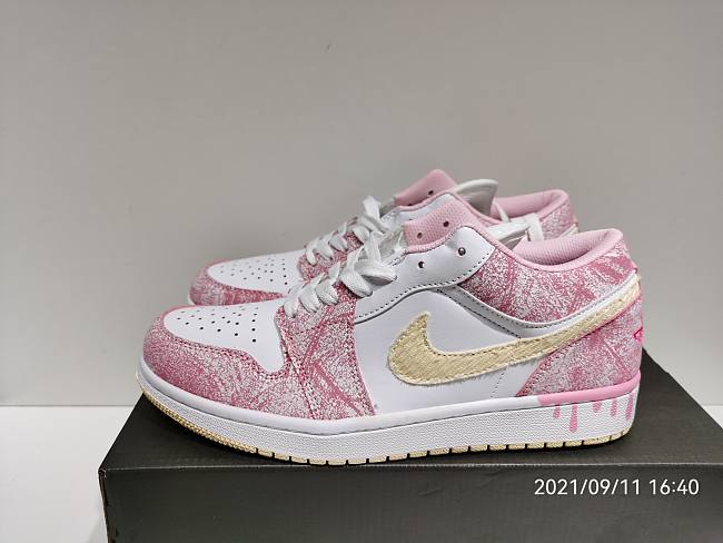 Air Jordan 1 Mid SE GS CW7104-601 - 1