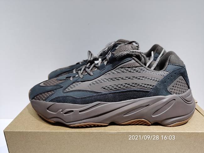 Adidas Yeezy Boost 700 V2 Mauve GZ0724 - 1