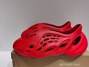 Adidas Yeezy Foam RNNR Vermillion  
