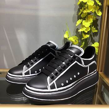 Alexander McQueen Cartoon Black