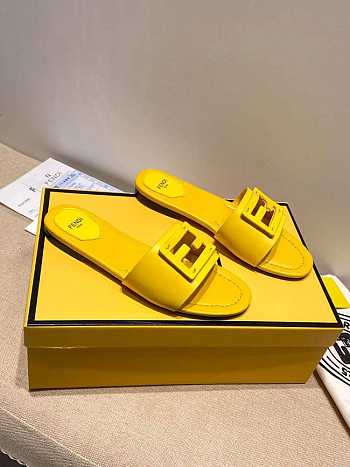 Fendi SIGNATURE Yellow leather slides - 8R8136AE7TF0VVA