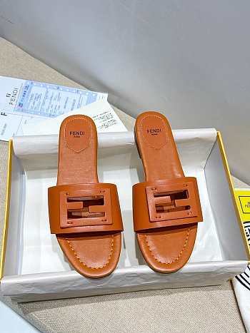 Fendi SIGNATURE Brown leather slides - 8R8136AE7TF1C4R