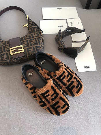 Fendi Brown sheepskin slippers - 8P8082AD7MF0R7R