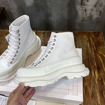 Alexander McQueen Tread Slick Lace Up Boot Whie 611706W4MV21000