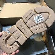 Balenciaga Speed 2 Beige 617196W2DB19710 - 3