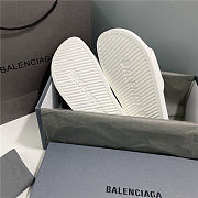 BALENCIAGA White Logo Wavy Pool Slides - 2