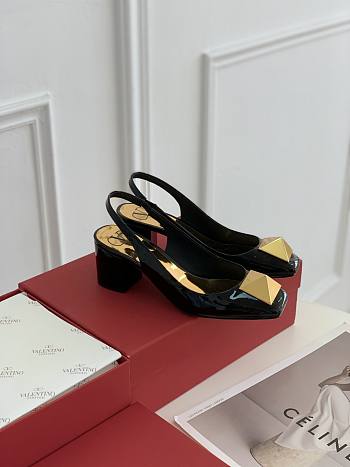 ONE STUD PATENT-LEATHER SLINGBACK PUMP BLACK 30 MM