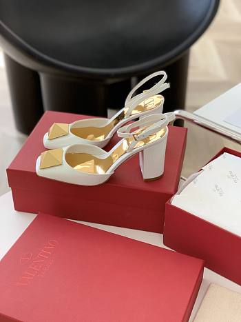 ONE STUD PATENT-LEATHER SLINGBACK PUMP WHITE 60 MM