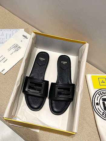 Fendi Black leather slides 8R8136AE7TF0ABB 