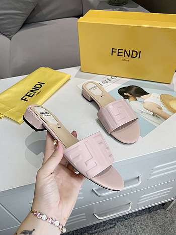 Pink leather slides 8R8136AE7TF1FGD