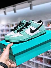 Nike SB Dunk Low IW 819674-301 959 - 1