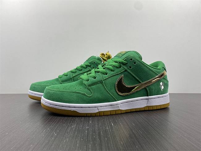 Nike SB Dunk Low 