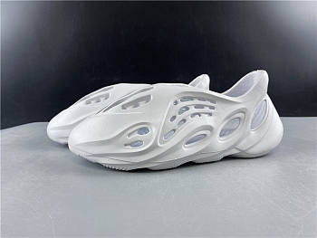 Yeezy Foam Runner Qiao coconut hole shoes 001