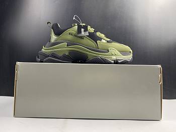 Balenciaga Triple S 001