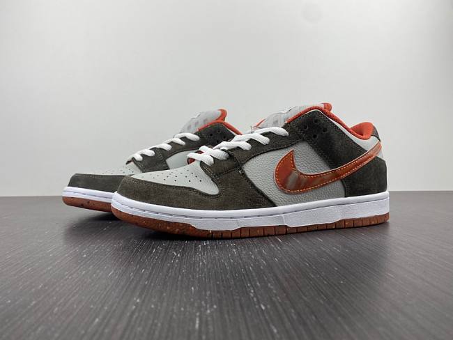 Nike Crushed Skate X Nike SB Dunk Low graffiti wall gray white orange ...