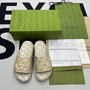 Gucci Men's slide sandal with Interlocking G 725535 JAAC6 9742 - 2