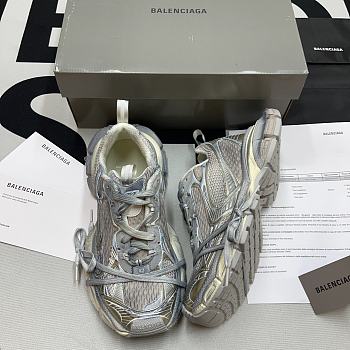 Balenciaga Men 3XL Sneaker in light beige 734734W3XL49191