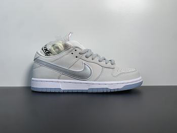 Nike SB Dunk Low White Lobster (Friends and Family) FD8776-100