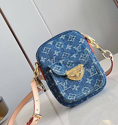 Louis Vuitton LV Fairfax Pochette Size 14 x 18 x 2.7 cm - 1