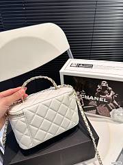 Chanel 22A Vanity Casual Style White Sheepskin Bag 17cm x 10cm - 6