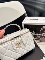 Chanel 22A Vanity Casual Style White Sheepskin Bag 17cm x 10cm - 5