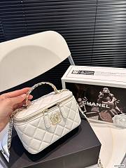Chanel 22A Vanity Casual Style White Sheepskin Bag 17cm x 10cm - 4