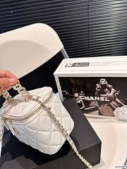 Chanel 22A Vanity Casual Style White Sheepskin Bag 17cm x 10cm - 3