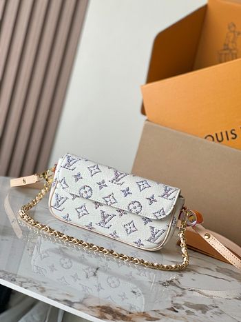 Louis Vuitton Wallet on Chain Ivy M83499 22cm x 12cm