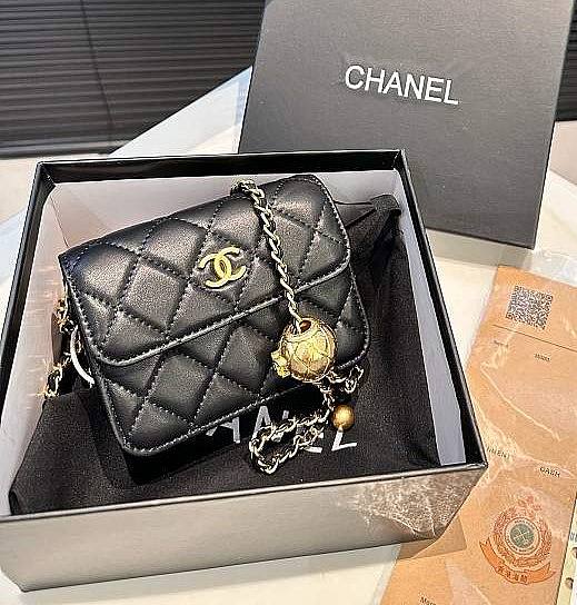 Classic Black Lambskin Pearl Crush Card Holder Belt Bag 12cm x 10 cm - 1