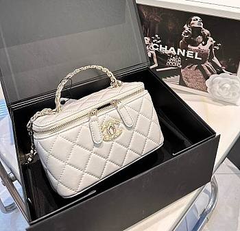Chanel 22A Vanity Casual Style White Sheepskin Bag 17cm x 10cm