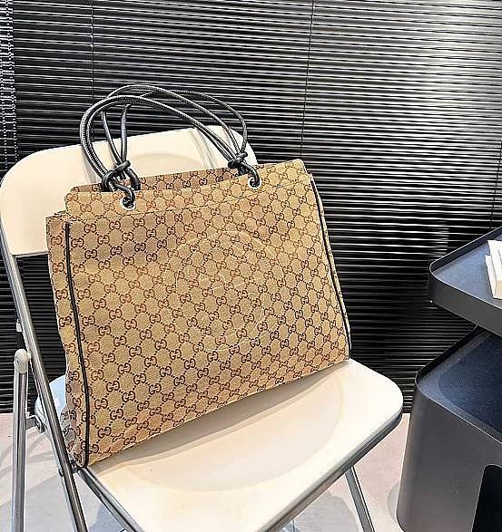 Gucci P200 Cool Tote 55511 41cm x 34.5cm - 1