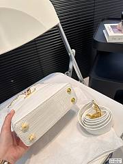 Louis vuitton Capucines Mini P175 20cm x 13cm - 4
