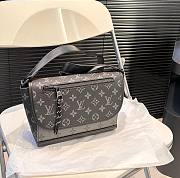 Louis Vuitton Pulse Messenger Black Bag M12681 22cm x 18cm - 1