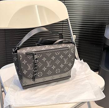 Louis Vuitton Pulse Messenger Black Bag M12681 22cm x 18cm