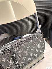 Louis Vuitton Pulse Messenger Black Bag M12681 22cm x 18cm - 6