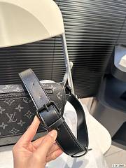 Louis Vuitton Pulse Messenger Black Bag M12681 22cm x 18cm - 5