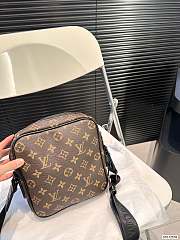 Louis Vuitton Quest Messenger Bag M46973 19cm x 20cm - 3