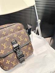 Louis Vuitton Quest Messenger Bag M46973 19cm x 20cm - 6