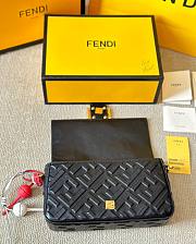 FENDI Baguette Noir handbag - 5