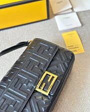 FENDI Baguette Noir handbag - 4
