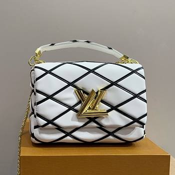 Louis Vuitton GO-14 MM bag M22890 22cm x 16cm 