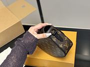 Louis Vuitton Montsouris Messenger PM M47060 20cm x 16cm  - 2