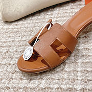 Hermès Oran Heeled Sandals – Tan Leather “H” Slides with Block Heel - 3