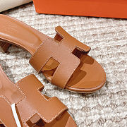 Hermès Oran Heeled Sandals – Tan Leather “H” Slides with Block Heel - 4