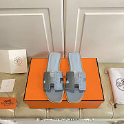 Hermès Oran Sandals – Matte Grey Calfskin with Hand-Stitched Detailing - 5