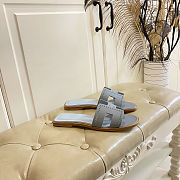 Hermès Oran Sandals – Matte Grey Calfskin with Hand-Stitched Detailing - 6